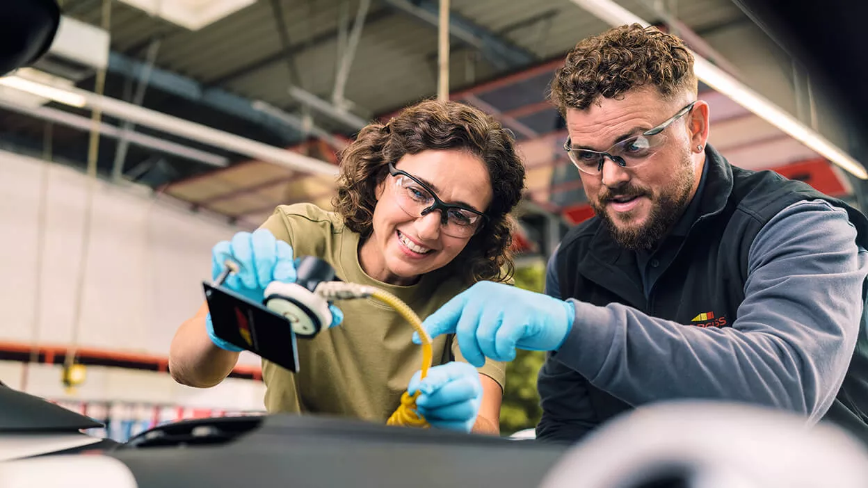Carglass Mitarbeiter Einschulung Steinschlagreparatur